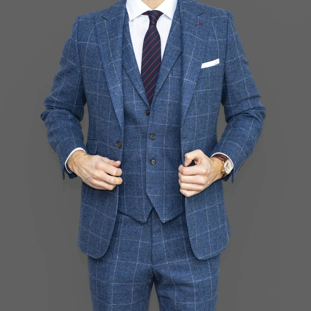 Traje azul confeccionado a medida